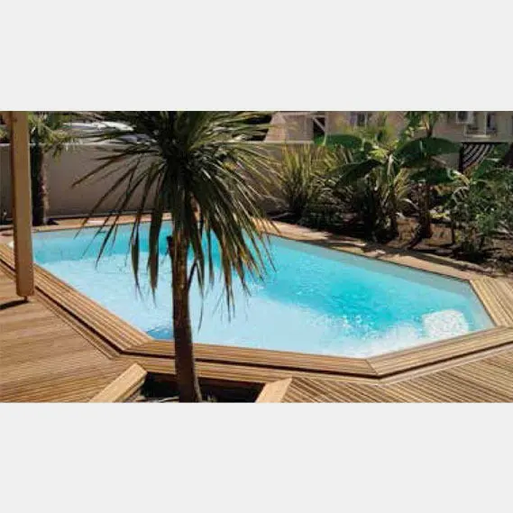 GFK Pool Cristal - Schwimmbecken auf der Terrasse unter Palmen