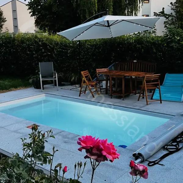 Starlite Sk Im Garten Umgeben Mit Blumen